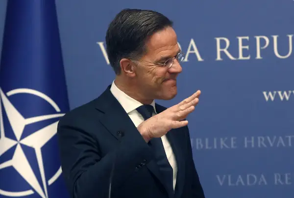 НА УКРАИНА Ѝ ТРЕБА ПОВЕЌЕ ЗА ТРАЕН МИР Руте побара ефикасни безбедносни гаранции за Киев