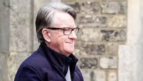 Афера „Епстин“: Поранешниот британски амбасадор Манделсон ослободен по полициското испрашување