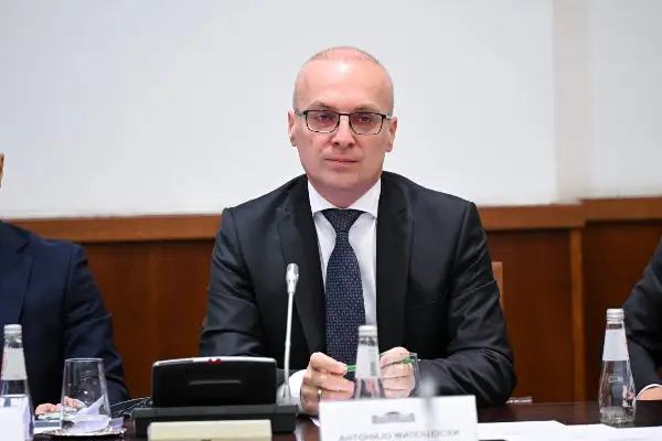 Груби реши да се предаде бидејќи знае дека власта во скоро време нема да се промени, а ниту една земја не сака да даде азил на лице од црната листа на САД