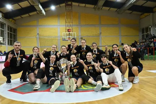 Четврта куп титула за кошаркарките на Баскет кам