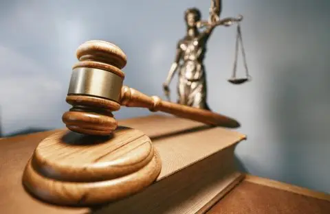 Двете лица на ЈО и судството: Груби со „обичните“ смртници, нежни со Груби