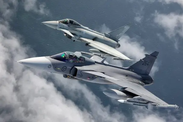 „Тајмс оф Израел“: САД од Велика Британија прераспоредува авиони ловци во близина на Иран