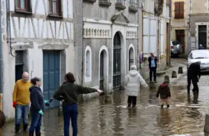 Франција прогласува 294 општини за подрачја погодени од природна катастрофа