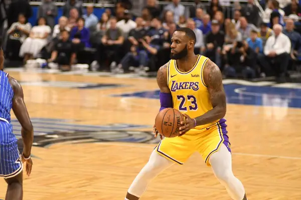 (Видео) Леброн промаши шит за победа, Орландо ги изненади Лејкерси