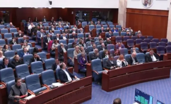 Собранието ја утврди потребата за носење на пакетот закони за намалување на платите на функционерите