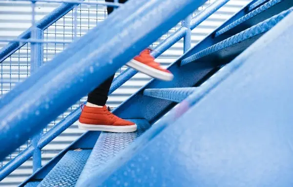 Измамен маж од Битола за 10.000 евра, му кажале дека внука му паднала на скали!