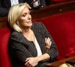 Ле Пен: Нема да се кандидирам за претседател со алка на ногата