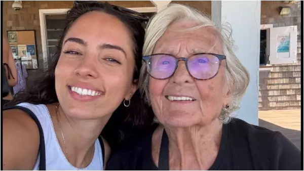 Нина пронашла паричник полн со пари во автобус и го вратила на сопственикот: По 2 години, таа добила порака што ѝ го сменил животот