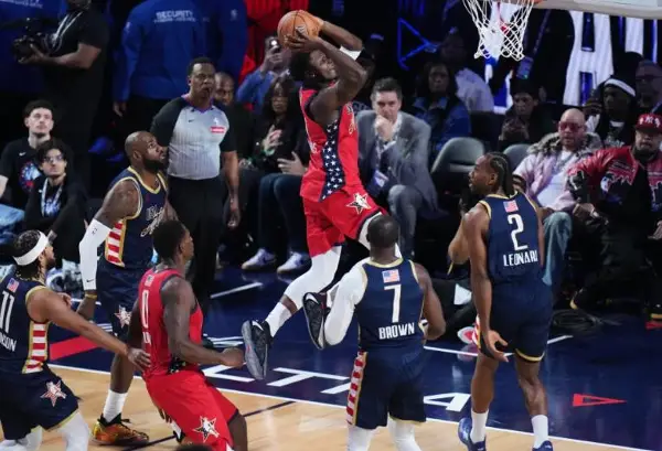 Тимот на „Старс“ го победи тимот на „Страјпс“ во финалето на НБА Ол-стар натпреварот