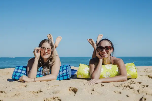 Туристичките измами за раните летни одмори се на готовс: Една грешка може скапо да ве чини