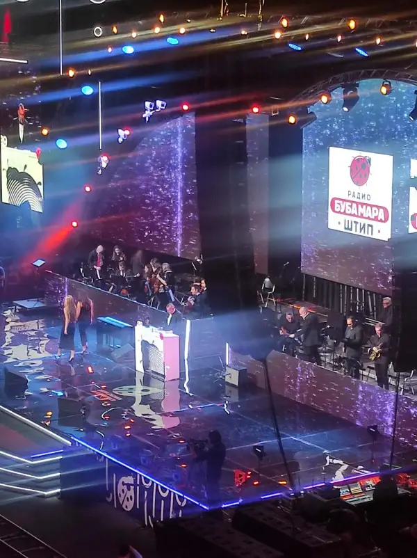 Златна бубамара донесе комбинација од смеа, носталгија и искрени емоции