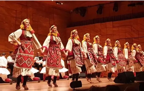 „Чекори што не згаснуваат“ е насловен концертот на ансамблот „Танец“ во чест на играорецот Симеон Чулев