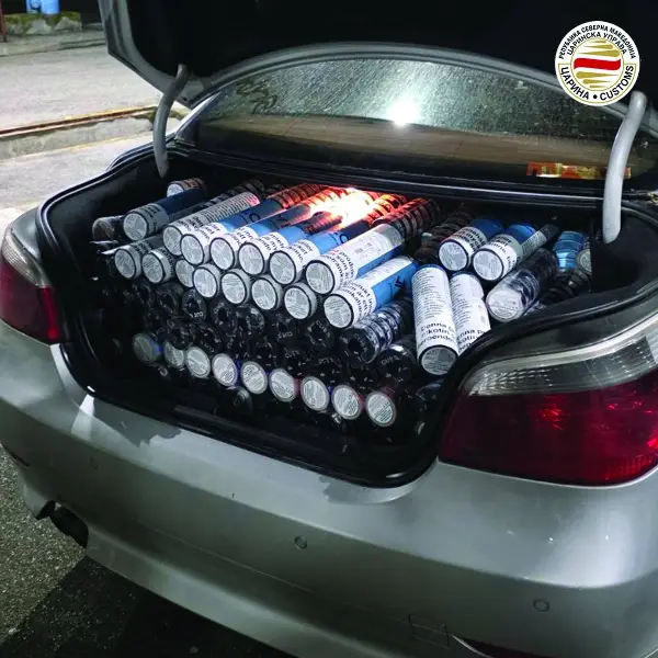 При влез во земјава запленети 4 800 пакувања никотински кесички, едно лице е приведено