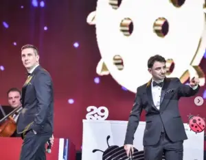 Се одржа 29. издание на „Златна бубамара на популарноста“: Емотивна вечер исполнета со солзи, овации и светски ѕвезди, но без Сашко Коцев