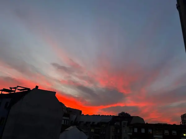 (ФОТО) Магија над Скопје: Прекрасно зајдисонце им ја разубави вечерта на граѓаните