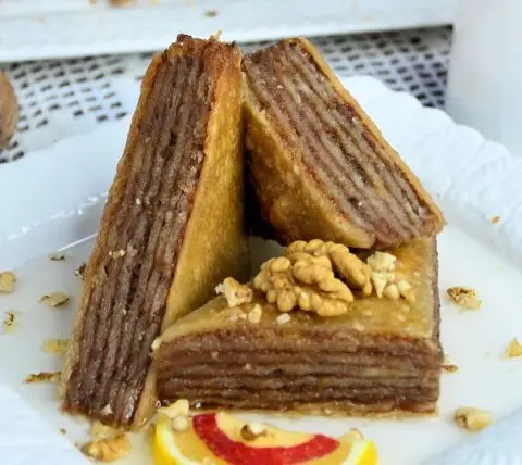 Баклава со розен кори и јаболка