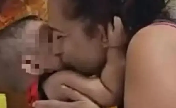 „Срцето на син ми пристигна во кутија за пикник, а хирурзите ги снема“- потресно сведоштво на татко на починато бебе 