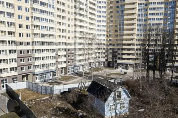 Чудо во Русија: Бебе падна од десетти кат на зграда и остана неповредено (ВИДЕО)