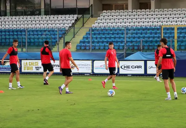 Лидерот Вардар гостува во Струга во дербито на колото на ПФЛ