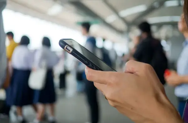 Интернет услугите во Иран речиси целосно прекинати