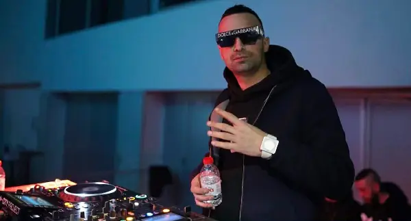 Виктор Митровиќ најавува наскоро силен влез на електронската сцена, нов лејбл и интернационални фестивали во земјава со европски и светски артисти . 