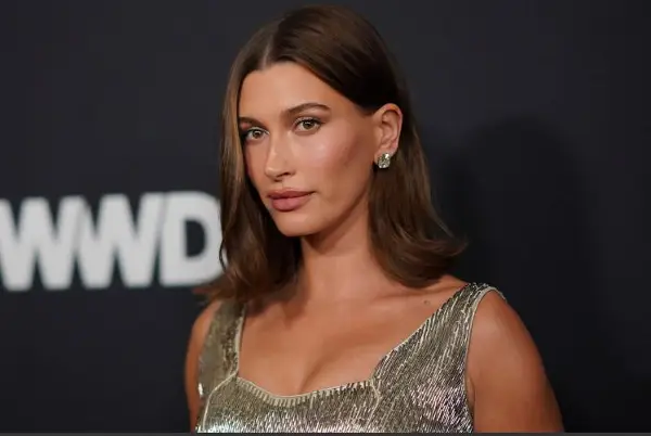 Фото: Хејли Бибер се соблече за „Вог“