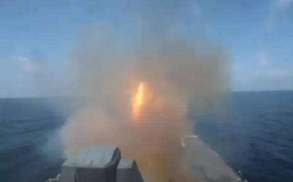 АМЕРИКА ЗА ПРВПАТ КОРИСТЕШЕ НОВО ОРУЖЈЕ ВО НАПАДОТ ВРЗ ИРАН: Објавено видео од нападот, овие авиони беа изненадување! (ВИДЕО)