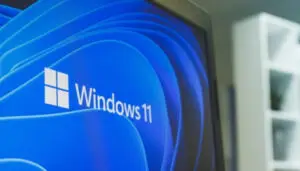 Сите го критикуваат, а тој стигна до милијарда