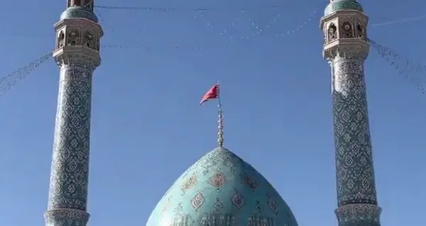 (Видео) Иран подигна црвено знаме и се заканува: „Денес ќе ги погодиме Израел и САД со сила каква никогаш не сте искусиле“