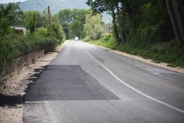 Мотоциклист на 17 години од Битола е тешко повреден во сообраќајка на ул."Индустриска" во Битола