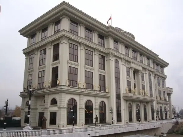 Повеќе од 150 македонски државјани затечени во загрозените подрачја ги контактирале амбасадите во Тел Авив, Доха и Абу Даби