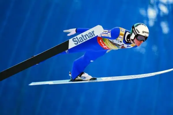 Домен Превц со рекорд на леталницата во Кулм до лесна победа