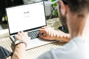 Интернет во 2026 година: Google недопирлив, ChatGPT ја „изеде“ конкуренцијата