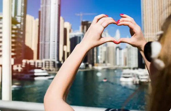 Руските и украинските ескорт девојки во Дубаи склучија „мировен договор“: Нашиот непријател е Америка