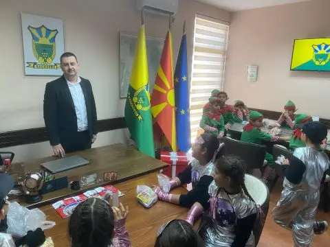 Малите карневалчиња во посета на општина Василево