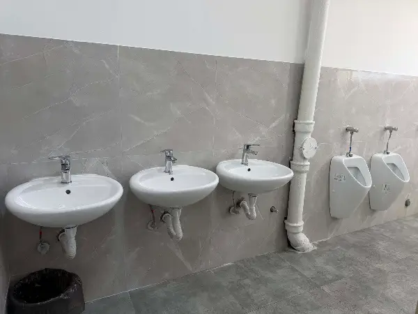 Целосно реконструирани ученичките тоалети во ООУ „Ѓорче Петров“