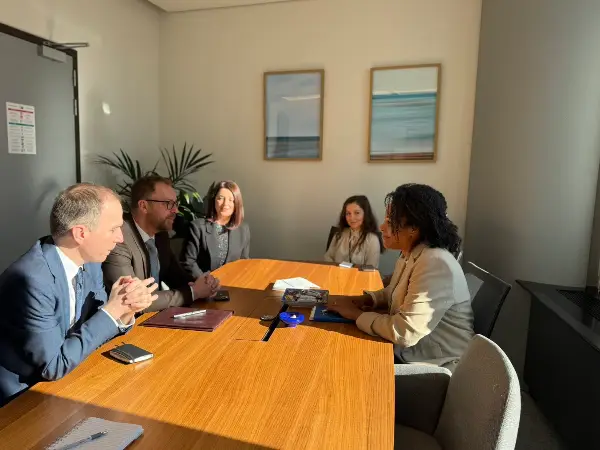 Министерот Љутков во Брисел на средба со Нела Рајхл: Фокус на младите, дигитализацијата и развојот на креативните индустрии  