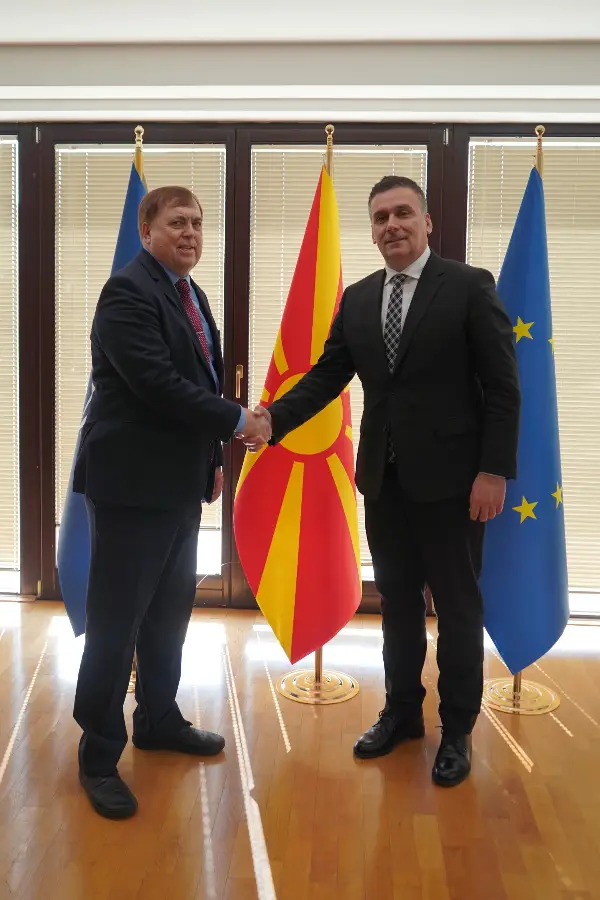 Интеграциите во ЕУ и управувањето со отпад во фокусот на средбата меѓу Хоџа и чешкиот амбасадор