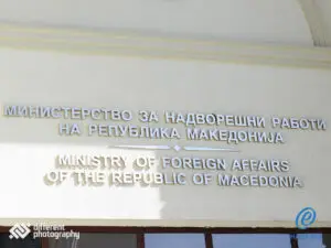 Нема безбедни услови за евакуација од Катар и ОАЕ