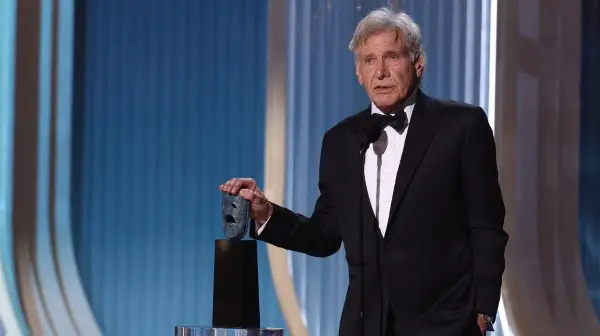 (ВИДЕО) Харисон Форд доби наградата за животно дело, па се пошегува: Малку е рано, нели?
