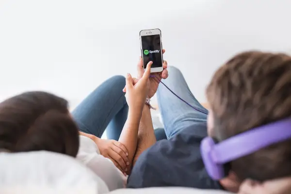 Како стриминг-сервисите им плаќаат на музичарите