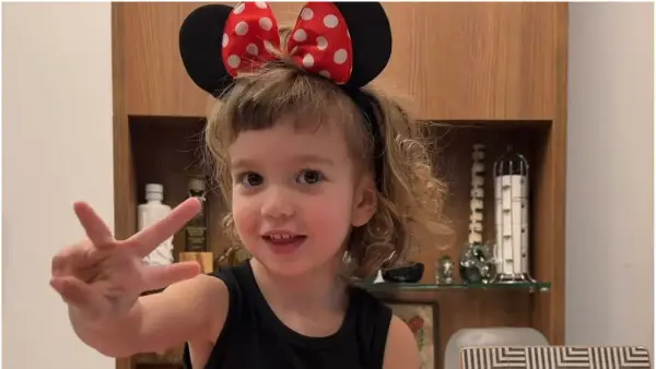 Гаиа, внуката на актерот Дац наполни 3 години: Трет роденден во друштво на сестричката Зои