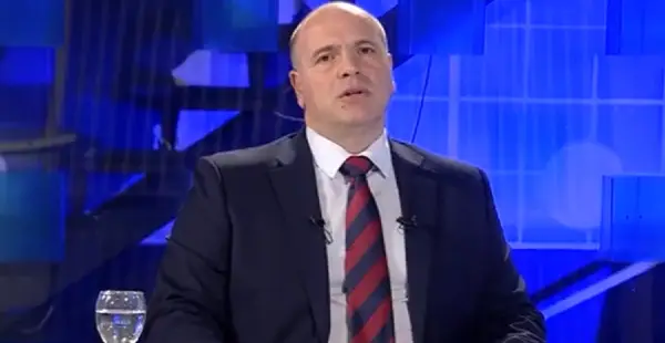 „СЕДИ ДОМА И СИ ПИЕ ЧАЈ“ Димитриевски вели дека куќниот притвор за Груби е преседан