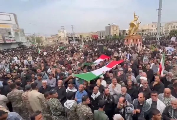 (ВИДЕО) Почнаа погребите на ученичките убиени во нападот кај училиштето во Иран