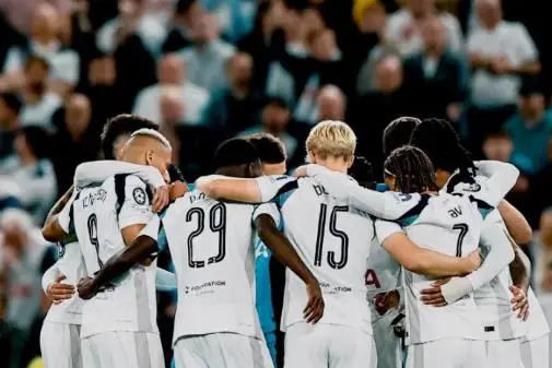 На повеќето играчи на Тотенхем ќе им бидат преполовени платите ако испаднат од Премиер лигата