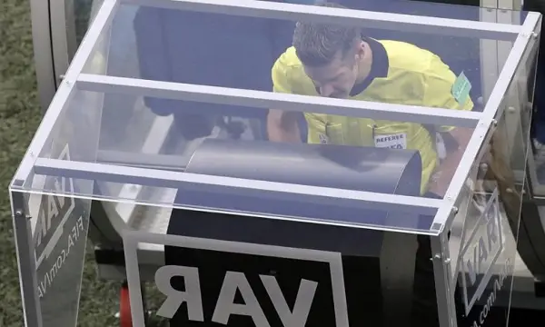 Англија може да воведе ВАР „предизвик за тренери“