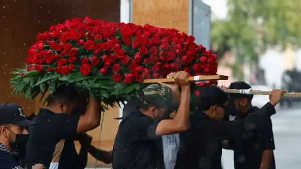 Нарко-босот Ел Менчо погребан во златен ковчег во Гвадалахара