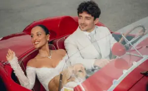 ФОТО | Се ожени Шарл Леклер, a тајната венчавка на „принцот од Монако“ не можеше да помине без „ферари“ и без кучето Лео