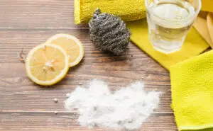 Шест трикови за чистење со лимон – ефикасно и исплатливо решение за миризлив дом