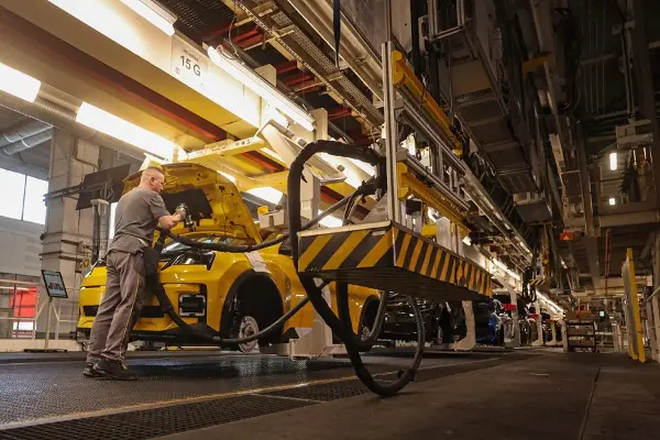 Водечките автомобилски компании остварија загуба во работењето со електричните возила-  колку милијарди беа отпишани?